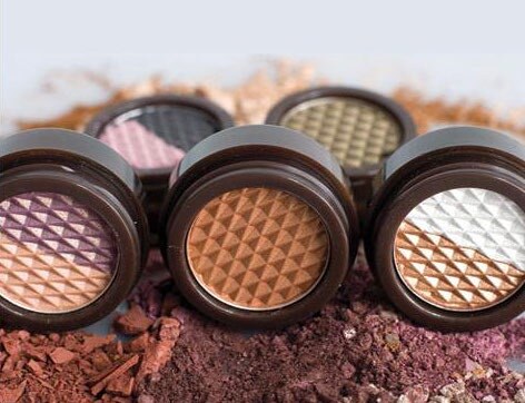 IMAN eye shadow compacts with textured powder in purple, bronze, gold and silver tones